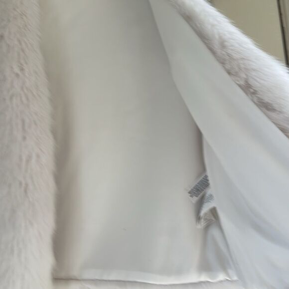 MICHAEL Michael Kors Faux Fur Vest! - Picture 7 of 9